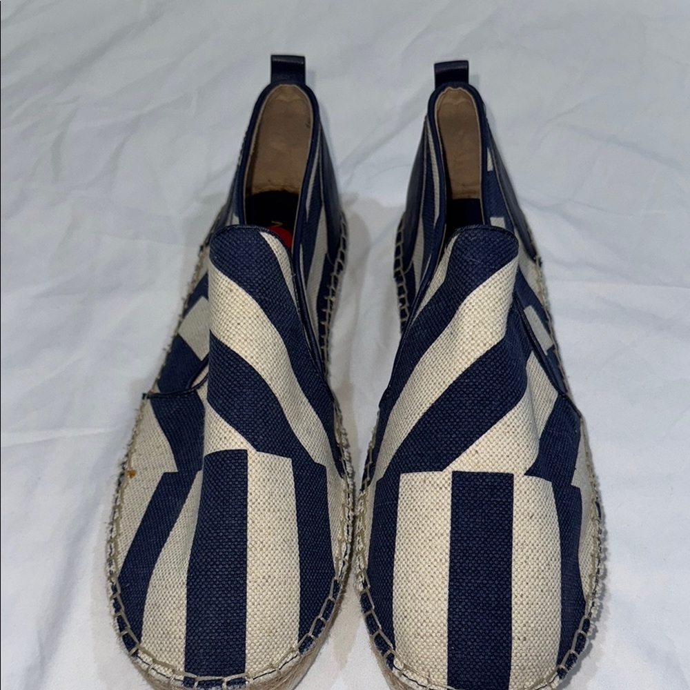 Nine West women’s Striped Canvas Espadrilles
